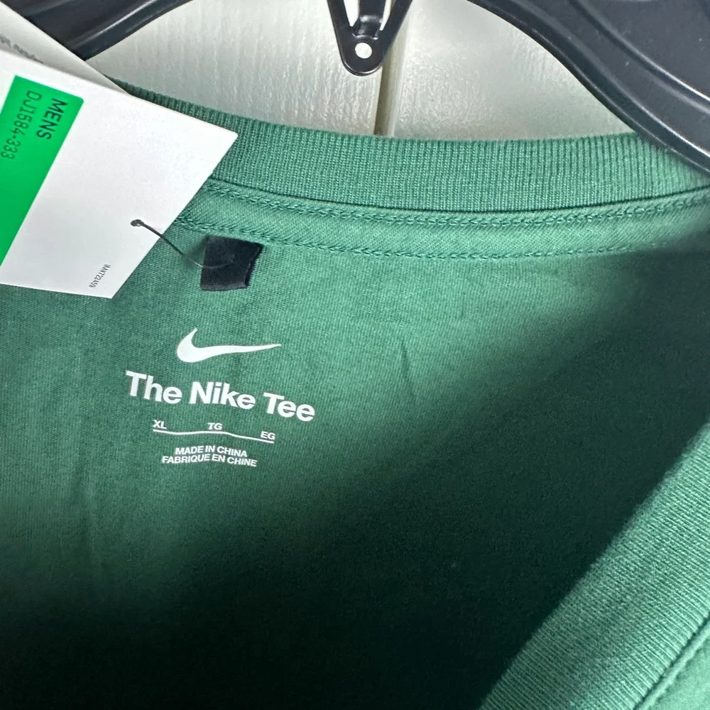 Nike Men’s XL Long Sleeve Green Cotton Basketball Shirt New with Tags DJ1584-333